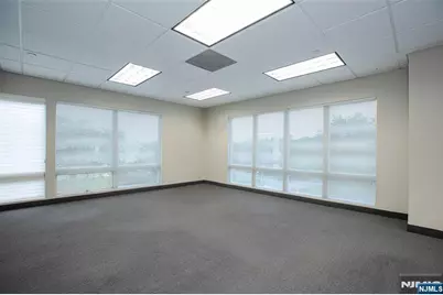 860 Wyckoff Avenue, Mahwah, NJ 07430 - Photo 31