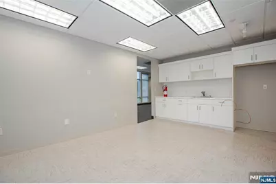 860 Wyckoff Avenue, Mahwah, NJ 07430 - Photo 29