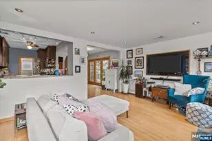 274 Warren St, Lyndhurst Township, NJ 07071 - Photo 5