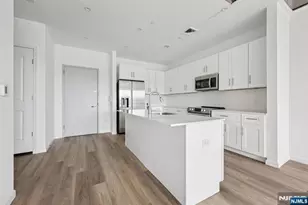 2 Executive Dr 906, Fort Lee, NJ 07024 - Photo 3