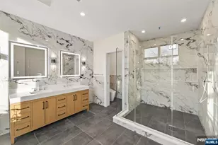 61 Edgewater Rd, Cliffside Park, NJ 07010 - Photo 31