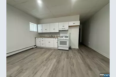 54 Stuyvesant Avenue, Lyndhurst Township, NJ 07071 - Photo 7