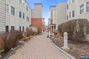 344 The Promenade 344, Edgewater, NJ 07020 - Photo 3