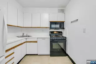 2000 Linwood Ave 6M, Fort Lee, NJ 07024 - Photo 9