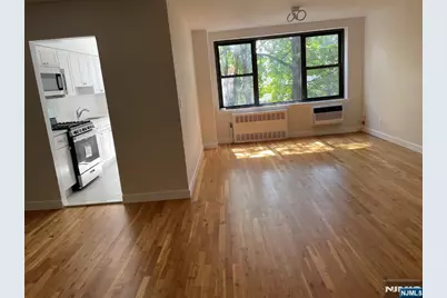 1541 Lemoine Avenue 3A #3A, Fort Lee, NJ 07024 - Photo 3