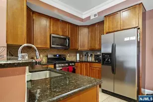 15-19 Tichenor Ln 404, Newark, NJ 07114 - Photo 3