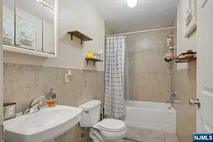 15-19 Tichenor Ln 404, Newark, NJ 07114 - Photo 9