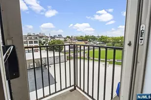 15-19 Tichenor Ln 404, Newark, NJ 07114 - Photo 17