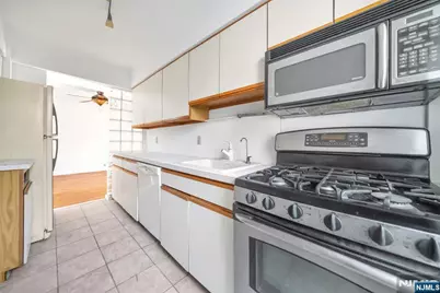 8450 Boulevard E 4F #4F, North Bergen, NJ 07047 - Photo 9