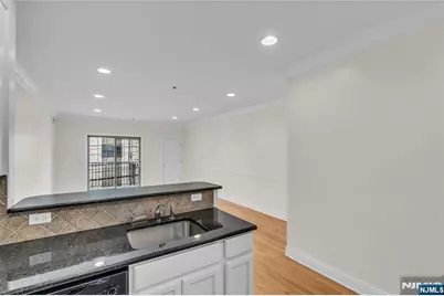 30 Austin Street 202 #202, Newark, NJ 07114 - Photo 3