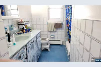 302 E Harriet Avenue, Palisades Park, NJ 07650 - Photo 11