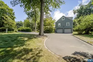 427 Grandview Ave, Wyckoff Township, NJ 07481 - Photo 5