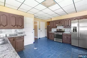 24 Swaine Pl 22, West Orange Township, NJ 07052 - Photo 5