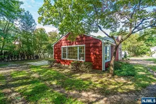 10 Gwynne Ct, Closter, NJ 07624 - Photo 3