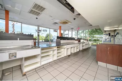 343 State Rt 17, Hasbrouck Heights, NJ 07604 - Photo 13