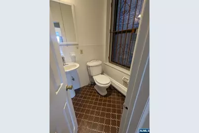 963 Boulevard East 2-3 #2-3, Weehawken, NJ 07086 - Photo 5