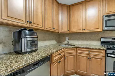 555 North Avenue 12 A #12 A, Fort Lee, NJ 07024 - Photo 5