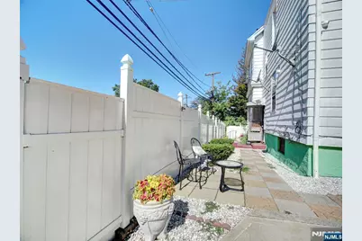 170 Oakland Terrace, Newark, NJ 07106 - Photo 13