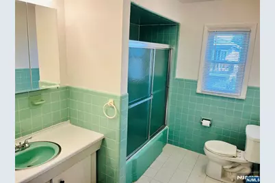 26 Pilgrim Court Second Floor #second floor, Bloomfield, NJ 07003 - Photo 7