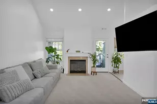 659 Richmond Ct 659, Ramsey, NJ 07446 - Photo 5