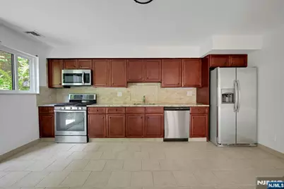 2413 Hammett Avenue B #B, Fort Lee, NJ 07024 - Photo 13