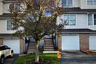 302 Grand Ridge Dr 302, Ridgefield, NJ 07657 - Photo 1