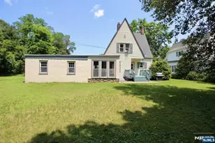 6 Cottage Pl, Allendale, NJ 07401 - Photo 3