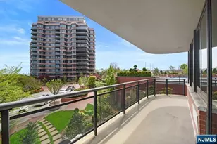 100 Carlyle Dr 5Dn, Cliffside Park, NJ 07010 - Photo 3