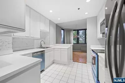 100 Carlyle Drive 5Dn #5DN, Cliffside Park, NJ 07010 - Photo 5