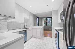 100 Carlyle Dr 5Dn, Cliffside Park, NJ 07010 - Photo 5