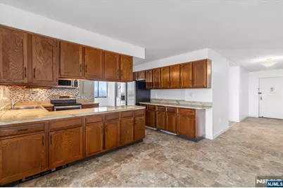 1705 Harmon Cove Tower, Secaucus, NJ 07094 - Photo 9