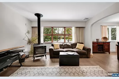 1061 Roosevelt Avenue, New Milford, NJ 07646 - Photo 11