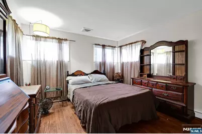 1061 Roosevelt Avenue, New Milford, NJ 07646 - Photo 27