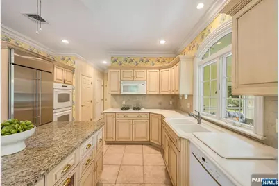 193 Pulis Avenue, Franklin Lakes, NJ 07417 - Photo 9