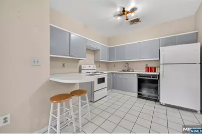 75 Liberty B-17 #B-17, Jersey City, NJ 07306 - Photo 5