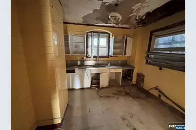 37 Wayne Avenue, East Orange, NJ 07018 - Photo 3