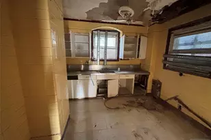 37 Wayne Ave, East Orange, NJ 07018 - Photo 3