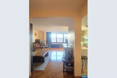2352 Linwood Avenue 7G #7G, Fort Lee, NJ 07024 - Photo 5