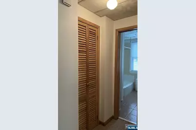 211 Paterson Avenue 2nd Fl #2nd Fl, Midland Park, NJ 07432 - Photo 11