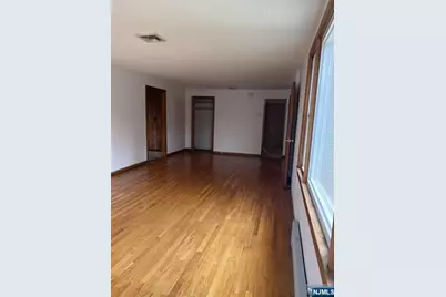 211 Paterson Avenue 2nd Fl #2nd Fl, Midland Park, NJ 07432 - Photo 9