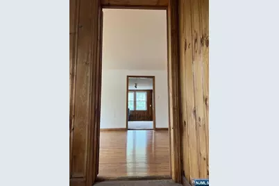 211 Paterson Avenue 2nd Fl #2nd Fl, Midland Park, NJ 07432 - Photo 5