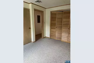 211 Paterson Avenue 2nd Fl #2nd Fl, Midland Park, NJ 07432 - Photo 17