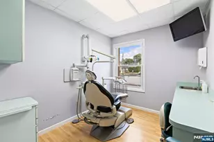 197 S Washington Ave, Bergenfield, NJ 07621 - Photo 17