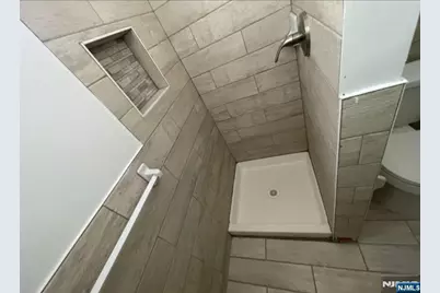 421-423 Leslie Street 1L #1L, Newark, NJ 07112 - Photo 13