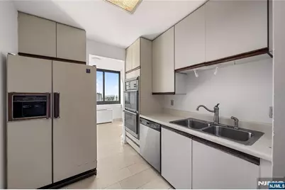 200 Old Palisade Road 23G #23G, Fort Lee, NJ 07024 - Photo 9