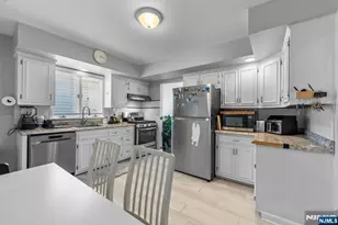 174 Maple St, Fairview, NJ 07022 - Photo 11