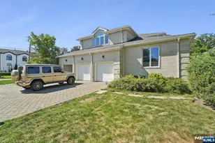 32 Laurie Dr, Englewood Cliffs, NJ 07632 - Photo 17