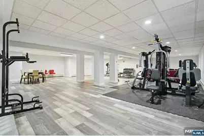 32 Laurie Drive, Englewood Cliffs, NJ 07632 - Photo 15