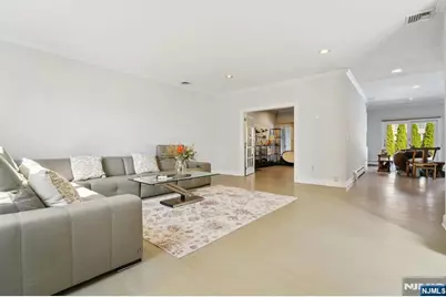 32 Laurie Drive, Englewood Cliffs, NJ 07632 - Photo 9