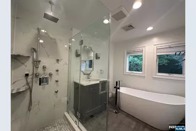 38 S Virginia Court, Englewood Cliffs, NJ 07632 - Photo 11